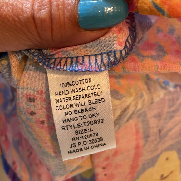 Entro Ruffle sleeve Fruit print blouse. NEW condition . Size Large - Picture 5 of 5